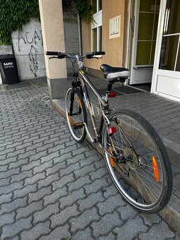 GT Nomad – pohodlné trekové kolo, rám 15", Shimano Acera - 3