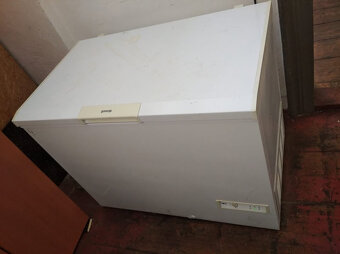 Truhlicoý mrazák Gorenje FHE242W  + 2 police zdarma - 3