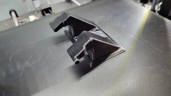 Oprava pantu středové konzole VW Golf. - 3