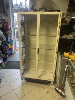 Stará lékařská skříň - 3