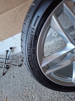 Alu kola Audi R20 5x112 originál s novýma gumová kumho. - 3