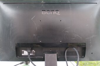 Velký Benq 24" monitor - 3