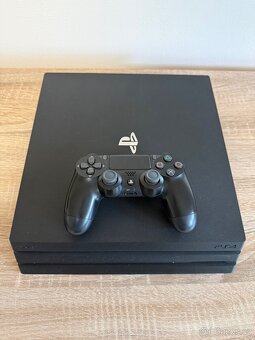 PS4 pro 1tb verze (CUH-7216B) - 3