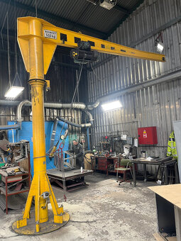 Otočný jeřáb 500 kg - 3