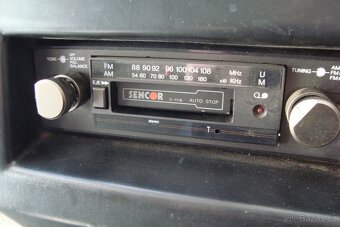 Autorádio a středový panel - 3