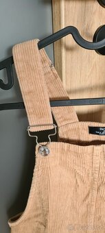 Manšestrové hnědé lacláčové šaty Bershka - 3