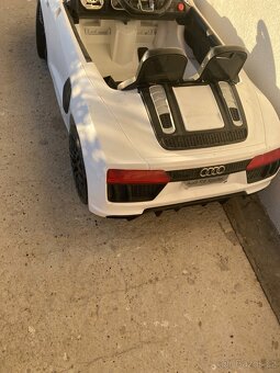 Dětské elektrické autíčko Audi R8 Spyder – nefunkční - 3