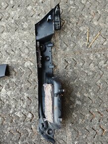 Plasty nárazníku / kufru Renault Megane III kombi 2010+ - 3