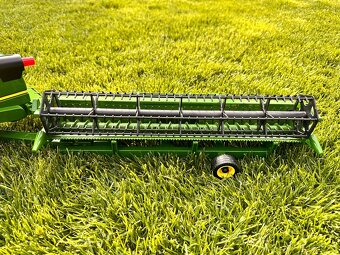 Bruder 2132 Kombajn John Deere T670i - 3