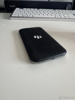 Blackberry Classic SQC100-1 - 3