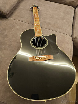 Česká akustická polomasivní kytara FURCH - 3