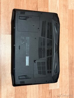 starší herní notebook Acer Nitro 5 (2018) - 3