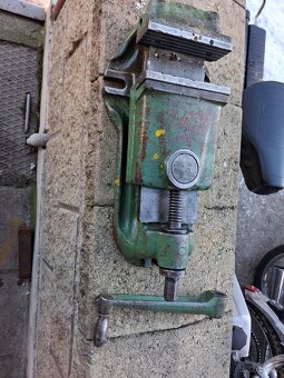 Sverak strojni stredni velikost,kvalitni 3000kc - 3