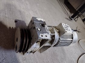 elektromotor s převodovkou - 3
