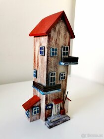 Dřevěná dekorace ve tvaru domku - 3