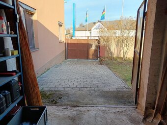 Prodej jedinečné garáže s vlastním vjezdem v srdci Kroměříže - 3