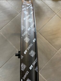 Zapletené kolo DT SWISS 350 - 3
