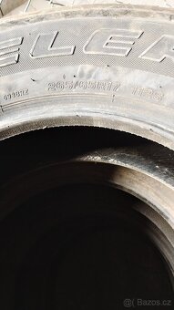Pneu 265/65/17 - 3
