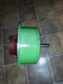 Prodám díly na špalíkovač/drtič/ - 3