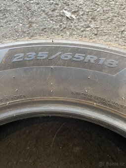 Pneu 235/65R18 - 3