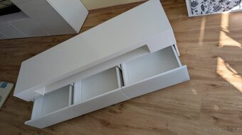 Skrinka pod tv - 3