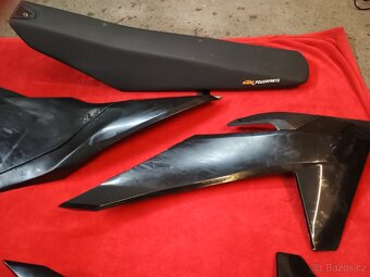 Prodám plasty na KTM - 3