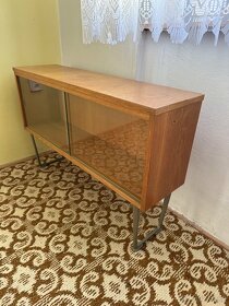 Skříňka vitrínka U157 Závody Rousínov - 3