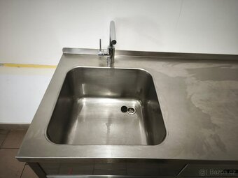 Nerezový stůl s dřezem - 3