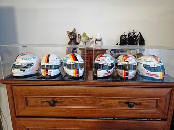 Prodám helmy 1:2 pilotů Ferrari - 3