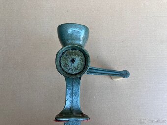 Ruční mlýnek na mák IDEAL M III - 3