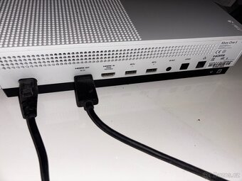 Xbox One S - 3