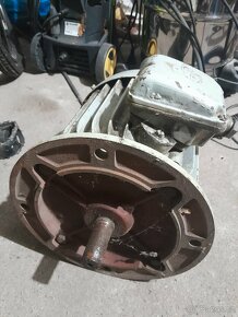 Přírubový elektromotor MEZ - 3