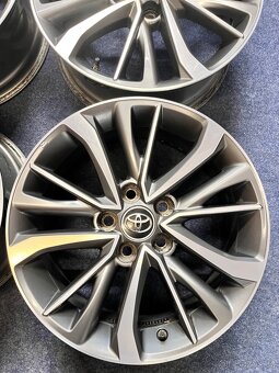5x114,3 R17 Originál alu Toyota Avensis - 2017 - 3