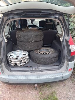 kola 205/60 R16 Grand Scenic - 3