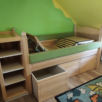Postel z masivu, s úložnými šuplíky a komodou + pol. rošt - 3