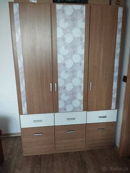 Šatní skříň - 3
