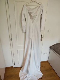 Sexy svatební šaty s odhalenými zády - 3