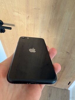 iPhone SE 2022 64GB - 3