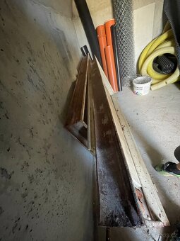 2× zárubně a 2× pravé dveře 80 - 3