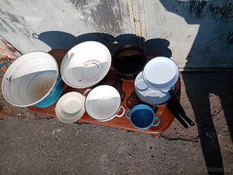 Retro smaltované nádobí, lavor, hrnce. - 3