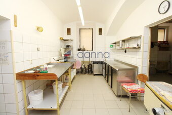 Pronájem obch. prostor 200m2, ulice Jirečkova, Praha 7 - Let - 3