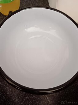 Smaltované mísy. - 3