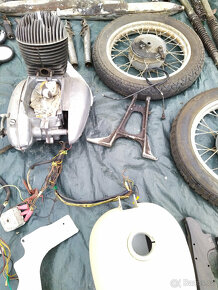 JAWA 250 / 559 typ 353/04 rozebraná k renovaci - 3