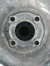 Plechové automobilové disky čtyř děrové + 1x pneu 195/65-15 - 3