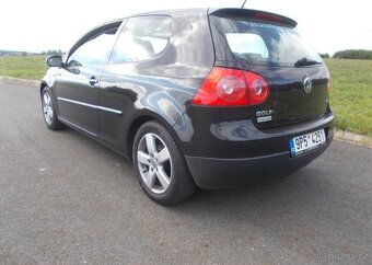 Volkswagen Golf 1,6 75 kw perf. stav benzín manuál 75 kw - 3