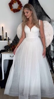 Třpytivé svatební nebo půlnoční šaty - 3