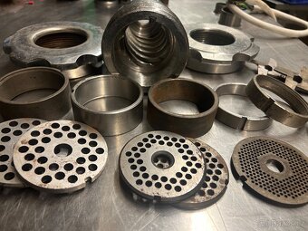 Řeznický vlček / mlýnek RM100 - díly - 3