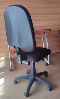 počítačový stůl se židlí - 3