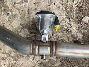 Katalyzátor včetně škrtící klapky - 3