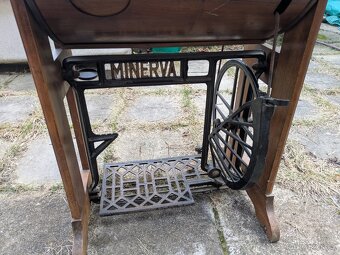 starý šicí stroj - 3